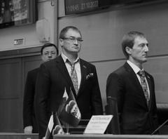 Законопроект Дмитрия Азарова (слева) «О наградах в Самарской обл.» депутаты одобрили сразу в двух чтениях.